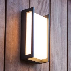 Qubo Udendørs LED-væglampe, RGBW Smart Styring