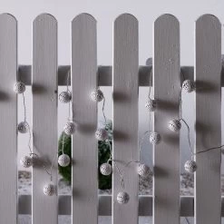 LED Lyskæde M. 24 Hvide Metalbolde, Varmhvidt Lys -Viftebelysning Discountbutik led lyskaede m 24 hvide metalbolde varmhvidt lys 1