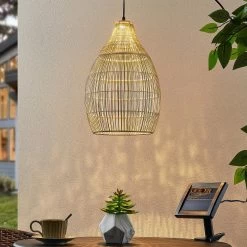 Lindby Amelika LED-solcellependellampe Rattanlook