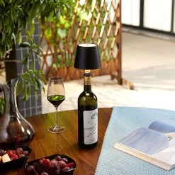 Lindby Linor LED-vinflaskelampe, Kaffe, Batteri